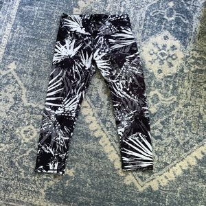 Fabletics Black and White Tropical Print Leggings Size XS